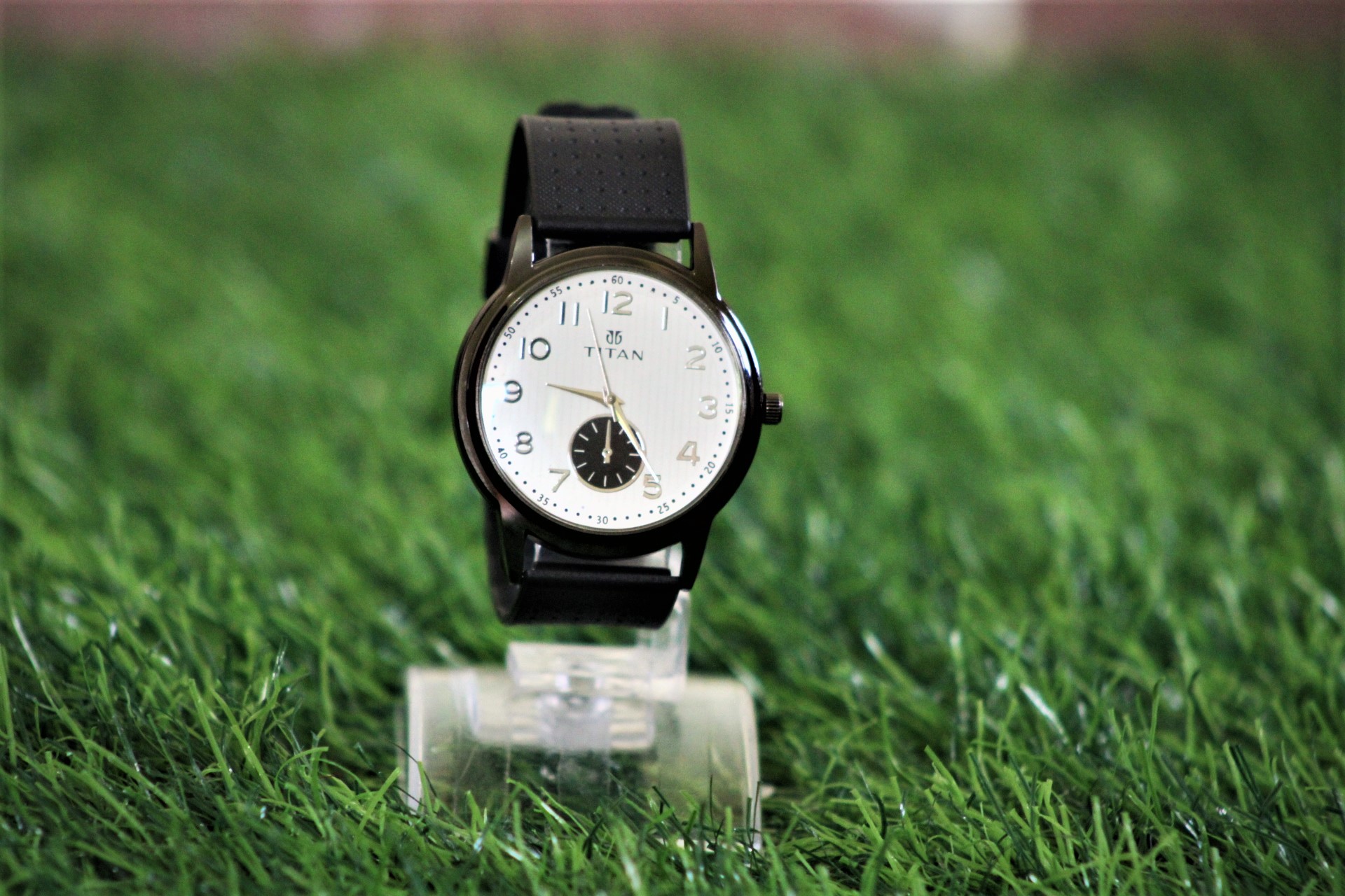 Cool Quartz White & Black Leather Stylish Wrist Watch For Men